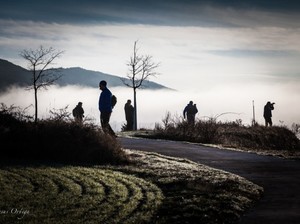 Fotógrafos en la niebla